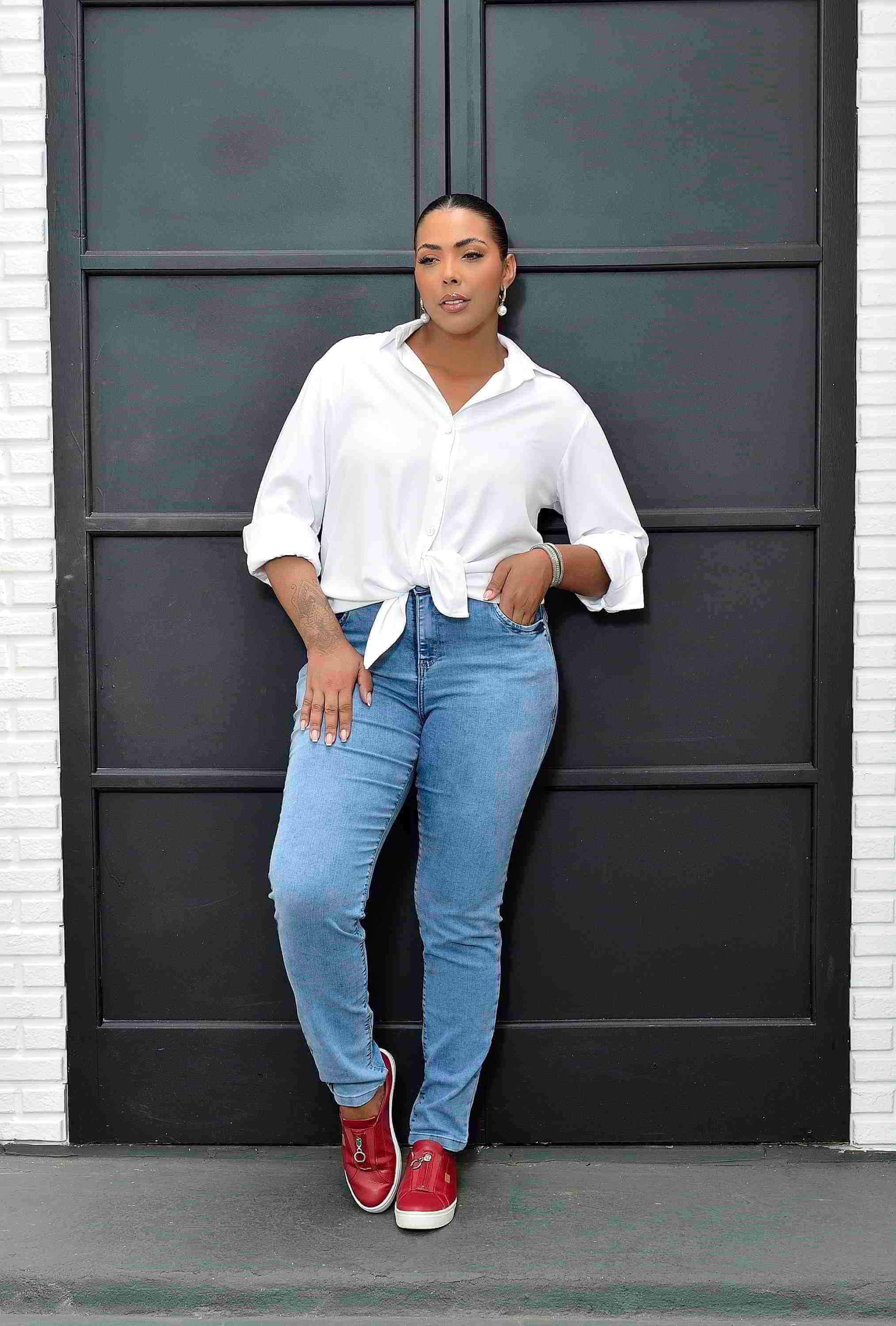 Calça Jeans Clara Com Camisa Branca Look Camisa Blusa Social Com