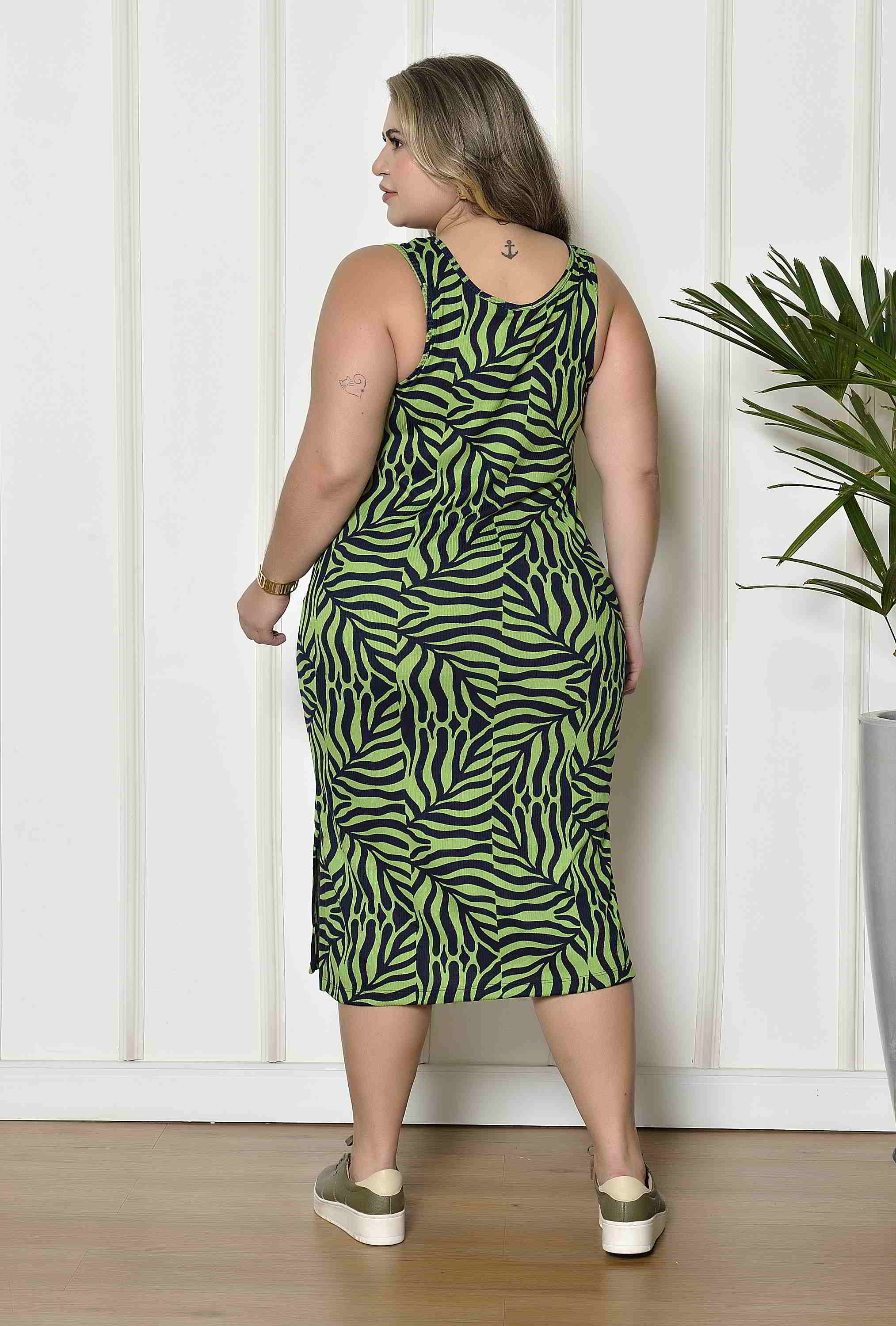 Vestido Plus Size Canelado Camila: Vista-se para impressionar