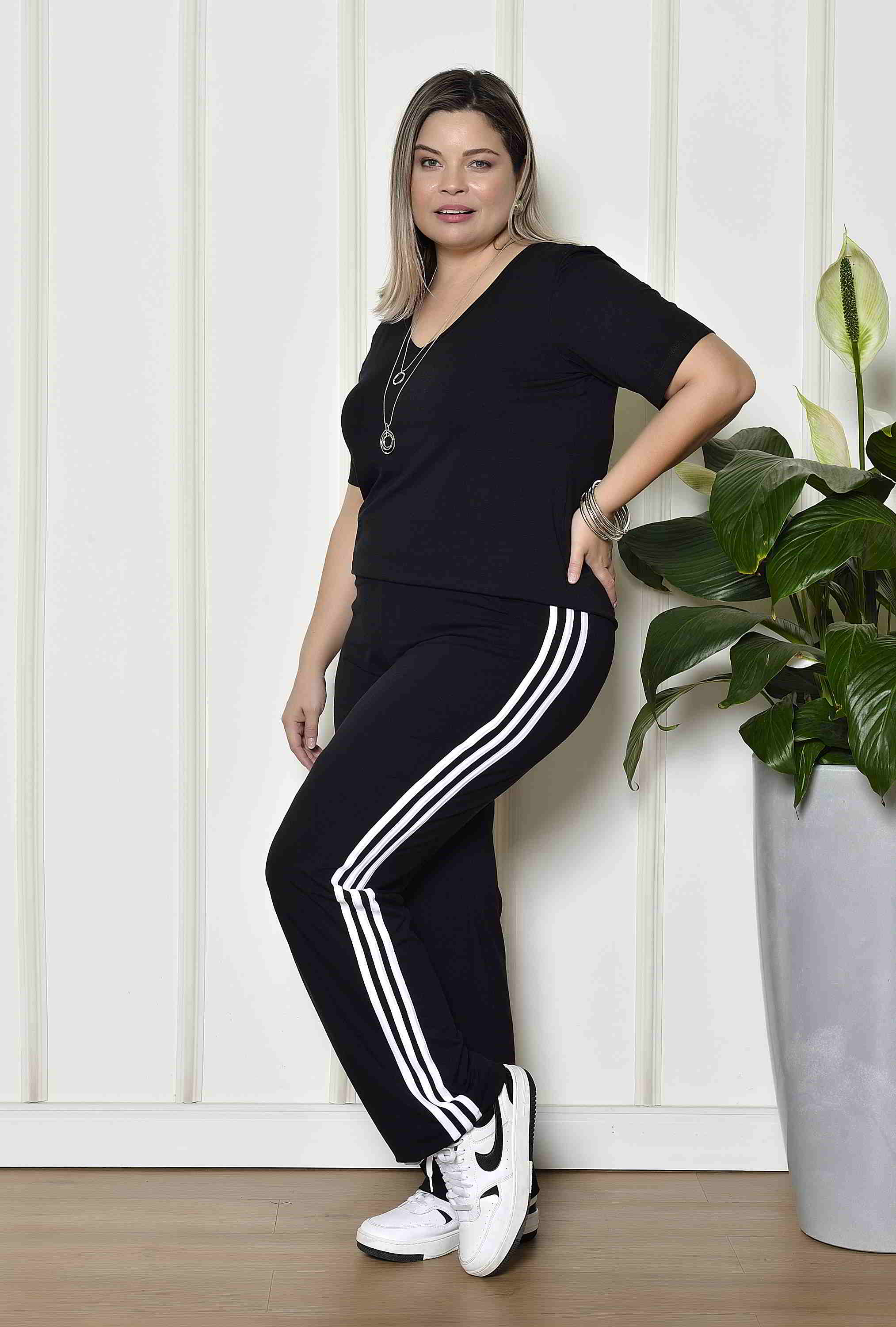 Calça Track Pants Plus Size Feminina Preta | Mania Brasil